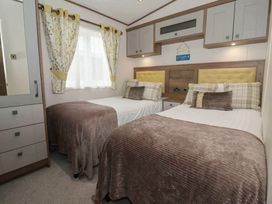 Cayton Bay Caravan Park - Holiday Accommodation 19719 - North Yorkshire (incl. Whitby) - 1187080 - thumbnail photo 8