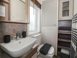 Cayton Bay Caravan Park - Holiday Accommodation 19719 - North Yorkshire (incl. Whitby) - 1187080 - thumbnail photo 10