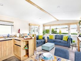 A living room with a kitchen and seating area at Lido Leisure Park - Holiday Accommodation 19726, Knaresborough