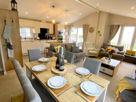 Cayton Bay Caravan Park - Holiday Accommodation 19731 - North Yorkshire (incl. Whitby) - 1187086 - thumbnail photo 4