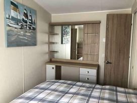 Pinewoods Holiday Park - Holiday Accommodation 19734 - Norfolk - 1187087 - thumbnail photo 4
