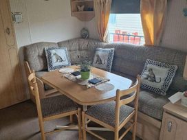 Happy Days Beachfield - Holiday Accommodation 19751 - Lincolnshire - 1187089 - thumbnail photo 4