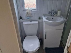 Happy Days Beachfield - Holiday Accommodation 19751 - Lincolnshire - 1187089 - thumbnail photo 9