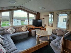 Meadow Lakes Holiday Park - Holiday Accommodation 19753 - Cornwall - 1187090 - thumbnail photo 4