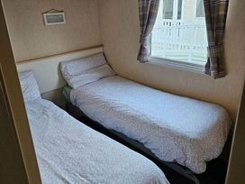 Meadow Lakes Holiday Park - Holiday Accommodation 19753 - Cornwall - 1187090 - thumbnail photo 8