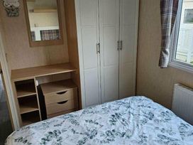 Meadow Lakes Holiday Park - Holiday Accommodation 19753 - Cornwall - 1187090 - thumbnail photo 9
