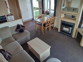 Caister Holiday Park - Holiday Accommodation 19783 - Norfolk - 1187098 - thumbnail photo 8