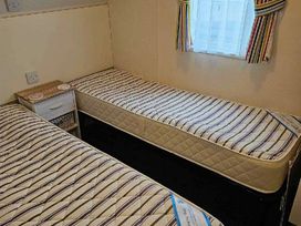 Caister Holiday Park - Holiday Accommodation 19814 - Norfolk - 1187111 - thumbnail photo 9
