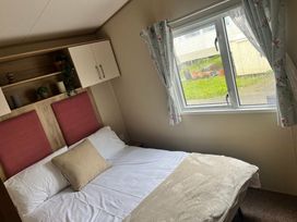 Quay West Holiday Park - Holiday Accommodation 19835 - Mid Wales - 1187119 - thumbnail photo 2