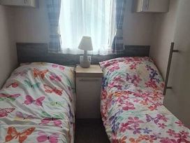 Greenacres Holiday Park - Holiday Accommodation 19869 - North Wales - 1187132 - thumbnail photo 9