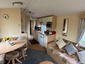 Herons Mead Caravan Park - Holiday Accommodation 19899 - Lincolnshire - 1187145 - thumbnail photo 7