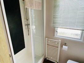 Hopton Holiday Village - Holiday Accommodation 19930 - Suffolk & Essex - 1187156 - thumbnail photo 7