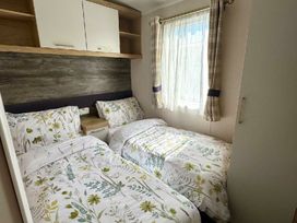 Hopton Holiday Village - Holiday Accommodation 19930 - Suffolk & Essex - 1187156 - thumbnail photo 13