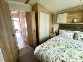 Hopton Holiday Village - Holiday Accommodation 19930 - Suffolk & Essex - 1187156 - thumbnail photo 14