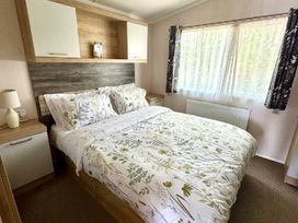 Hopton Holiday Village - Holiday Accommodation 19930 - Suffolk & Essex - 1187156 - thumbnail photo 15