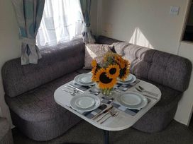 Hayling Island Holiday Park - Meadow Bay Villages - Holiday Accommodation 19936 - Hampshire - 1187160 - thumbnail photo 3