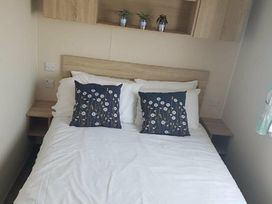 Hayling Island Holiday Park - Meadow Bay Villages - Holiday Accommodation 19936 - Hampshire - 1187160 - thumbnail photo 8
