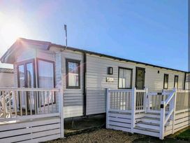 Chichester Lakeside - Holiday Accommodation 19945 - Hampshire - 1187163 - thumbnail photo 1