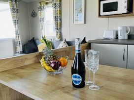 Harlyn Sands - Holiday Accommodation 19949 - Cornwall - 1187165 - thumbnail photo 6