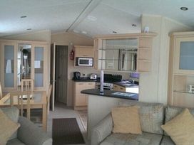 Hopton Holiday Village - Holiday Accommodation 1998 - Suffolk & Essex - 1187168 - thumbnail photo 2
