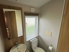 Golden Anchor Holiday Park - Holiday Accommodation 20047 - Lincolnshire - 1187190 - thumbnail photo 6