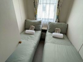 Golden Sands - Holiday Accommodation 20050 - Lincolnshire - 1187191 - thumbnail photo 9