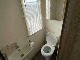 Golden Sands - Holiday Accommodation 20050 - Lincolnshire - 1187191 - thumbnail photo 12