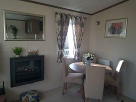 Seaview Caravan Park - Holiday Accommodation 20065 - Lincolnshire - 1187199 - thumbnail photo 3