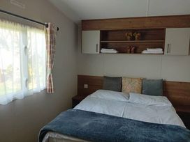 Martello Beach Holiday Park - Holiday Accommodation 20079 - Suffolk & Essex - 1187205 - thumbnail photo 8