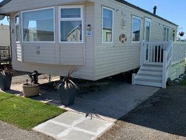 Happy Days Caravan Park - Holiday Accommodation 20091 - North Wales - 1187208 - thumbnail photo 1