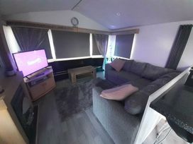 Happy Days Caravan Park - Holiday Accommodation 20091 - North Wales - 1187208 - thumbnail photo 8