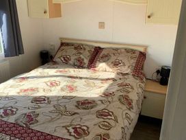 Happy Days Caravan Park - Holiday Accommodation 20091 - North Wales - 1187208 - thumbnail photo 9