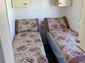 Happy Days Caravan Park - Holiday Accommodation 20091 - North Wales - 1187208 - thumbnail photo 11