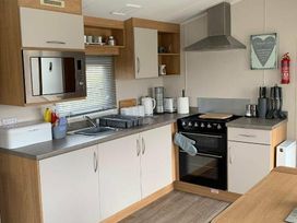 Trecco Bay - Holiday Accommodation 20095 - Somerset & Wiltshire - 1187210 - thumbnail photo 6