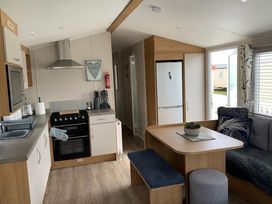 Trecco Bay - Holiday Accommodation 20095 - Somerset & Wiltshire - 1187210 - thumbnail photo 7