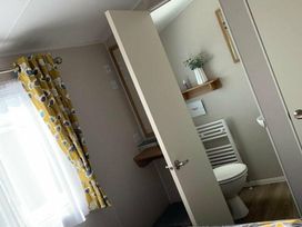 Trecco Bay - Holiday Accommodation 20095 - Somerset & Wiltshire - 1187210 - thumbnail photo 11