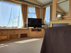 Lyons Sunnysands Holiday Park - Holiday Accommodation 20099 - Mid Wales - 1187214 - thumbnail photo 2