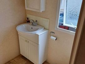 Lyons Sunnysands Holiday Park - Holiday Accommodation 20099 - Mid Wales - 1187214 - thumbnail photo 9