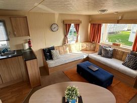Hayling Island Holiday Park - Meadow Bay Villages - Holiday Accommodation 20115 - Hampshire - 1187219 - thumbnail photo 4