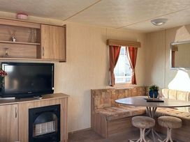 Hayling Island Holiday Park - Meadow Bay Villages - Holiday Accommodation 20115 - Hampshire - 1187219 - thumbnail photo 5