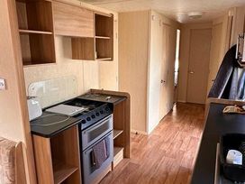 Hayling Island Holiday Park - Meadow Bay Villages - Holiday Accommodation 20115 - Hampshire - 1187219 - thumbnail photo 9