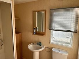 Hayling Island Holiday Park - Meadow Bay Villages - Holiday Accommodation 20115 - Hampshire - 1187219 - thumbnail photo 10