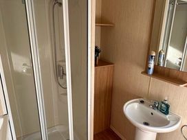 Hayling Island Holiday Park - Meadow Bay Villages - Holiday Accommodation 20115 - Hampshire - 1187219 - thumbnail photo 12