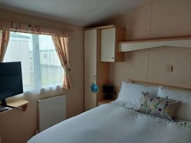 Happy Days Caravan Park - Holiday Accommodation 20140 - North Wales - 1187226 - thumbnail photo 12