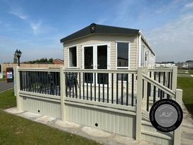Golden Palm Resort - Holiday Accommodation 20151 - Lincolnshire - 1187234 - thumbnail photo 1