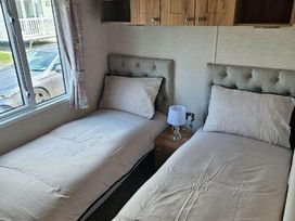 Happy Days Caravan Park - Holiday Accommodation 20160 - North Wales - 1187237 - thumbnail photo 2
