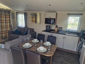 Golden Palm Resort - Holiday Accommodation 20167 - Lincolnshire - 1187241 - thumbnail photo 2