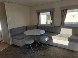 Breydon Water Holiday Park - Holiday Accommodation 20174 - Norfolk - 1187245 - thumbnail photo 9