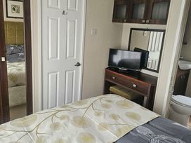 Golden Gate Holiday Centre - Holiday Accommodation 20179 - North Wales - 1187249 - thumbnail photo 9