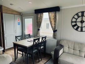 Blue Dolphin Holiday Park - Holiday Accommodation 20187 - North Yorkshire (incl. Whitby) - 1187252 - thumbnail photo 5